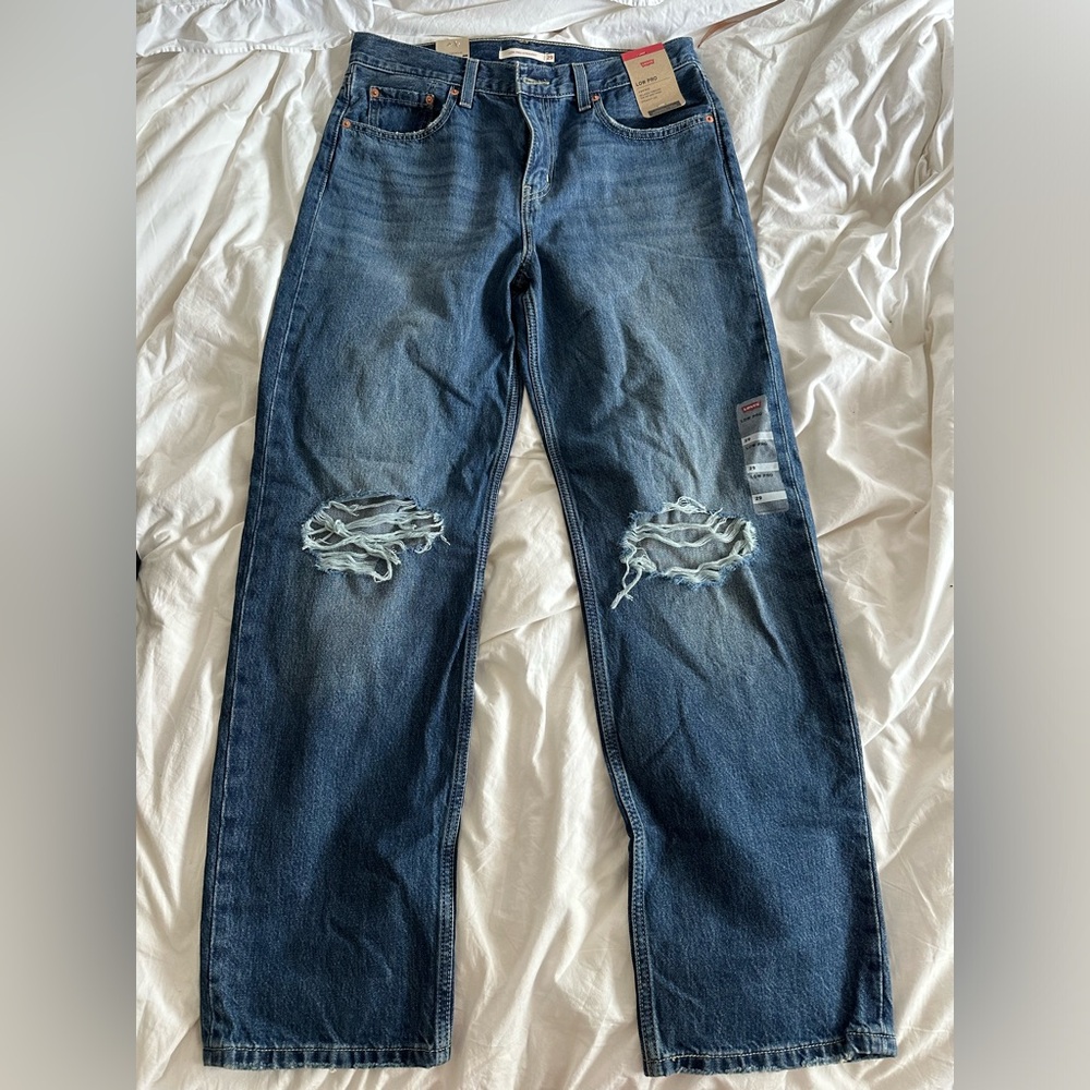 Levi’s Women’s Low Pro Jeans. Mid rise. Straight leg. Size 29.